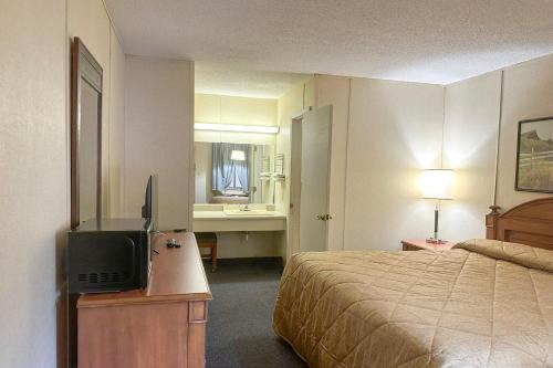 Gough Cabin | Louisville Inn by OYO Louisville Municipal Airport
