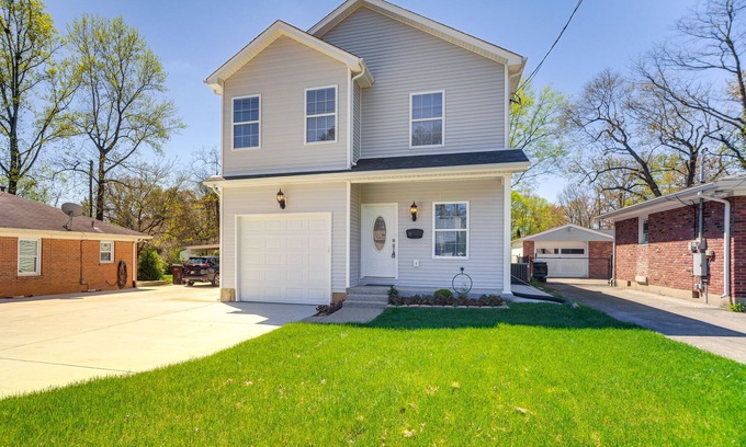 Lyndon House | Louisville Retreat w/Deck ~ 11 Mi to Downtown!