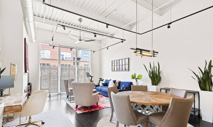 Carbondale Condo | Lounging In The Lofts | Luxe 1bed Penthouse
