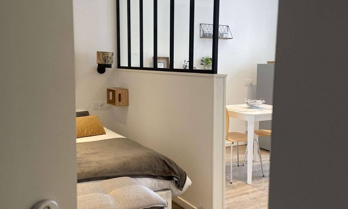 Arromanches-les-Bains Apartment | Love is in the air -studio king size bed