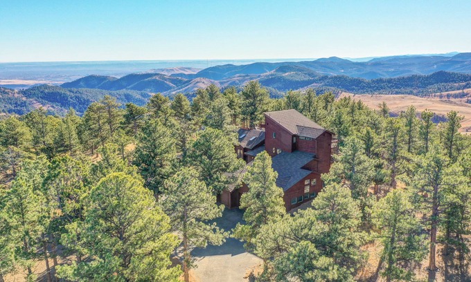 Golden Gate Canyon Cabin | LoVE Ranch, Stunning Mountain/City Views,10 Acres, Near Golden/Red Rocks/Denver