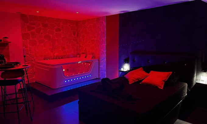Le Val-d'Ajol Apartment | Love Room Avec Jacuzzi