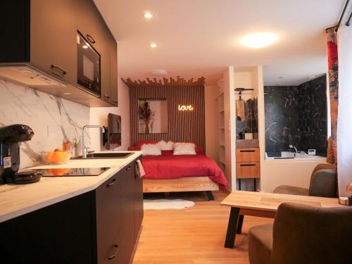 Prefecture Apartment | Love Room - Luxe et Romance