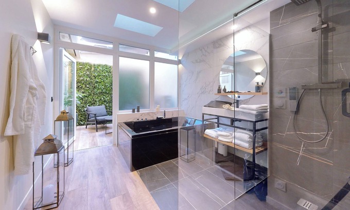 Thiers Apartment | Love room Orion
