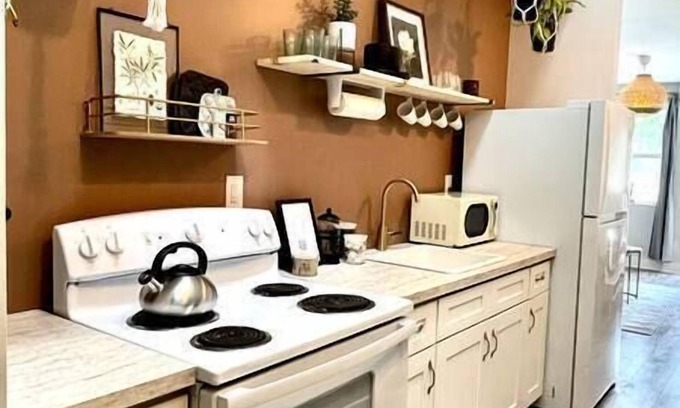 South Nashville Apartment | Love this WeHo Gem! S