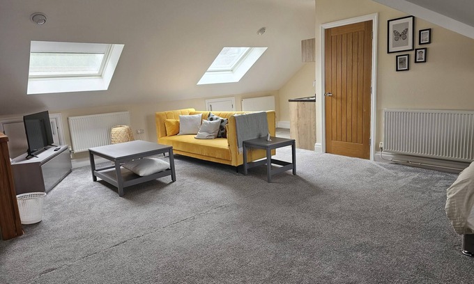 Newport Apartment | Lovely 1-Bed Loft in Newport