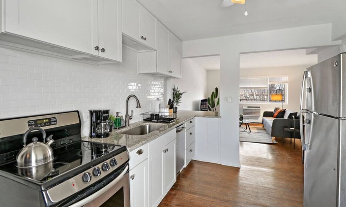 Arlington Heights Apartment | Lovely 1BR Apartment w/Modern Amenities