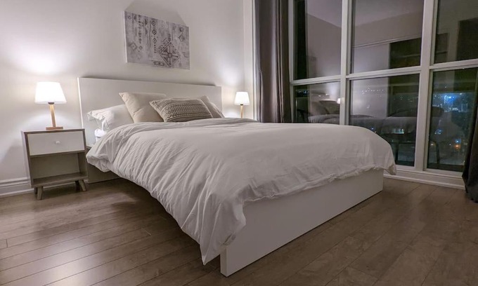 CityPlace Apartment | Lovely 2 Bed Condo in Downtown Toronto