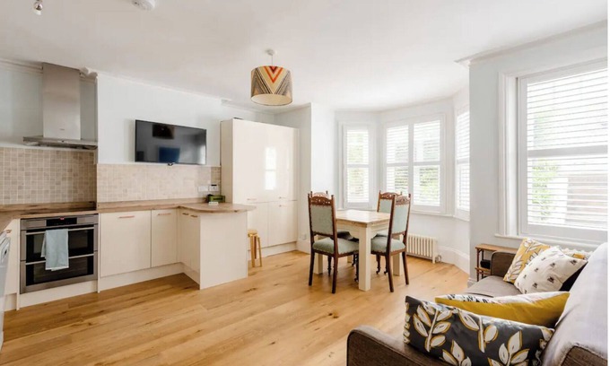 Streatham Hill Apartment | Lovely 2 bed garden flat near Tulse Hill station