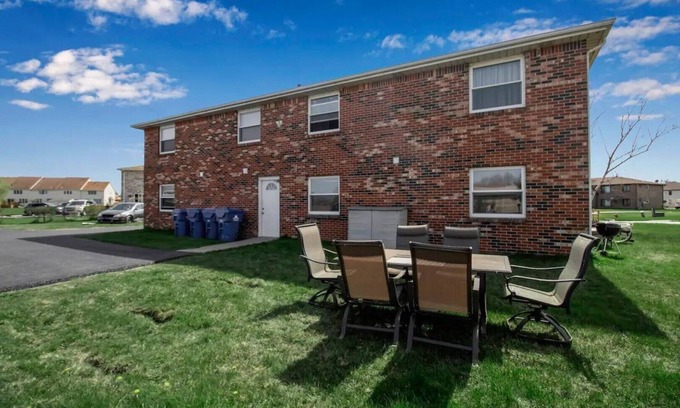 North Tonawanda Apartment | Lovely 2 bedroom apartment with free parking