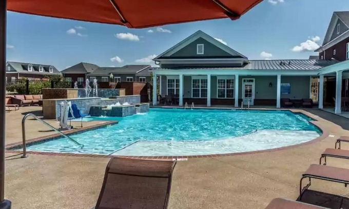 Collierville Apartment | Lovely 2 Bedroom 2 Bath and 1 Car Garage with Pool