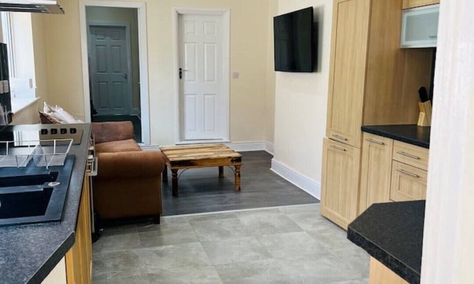 Hull Apartment | Lovely 2 Bedroom Apartment close to City Center