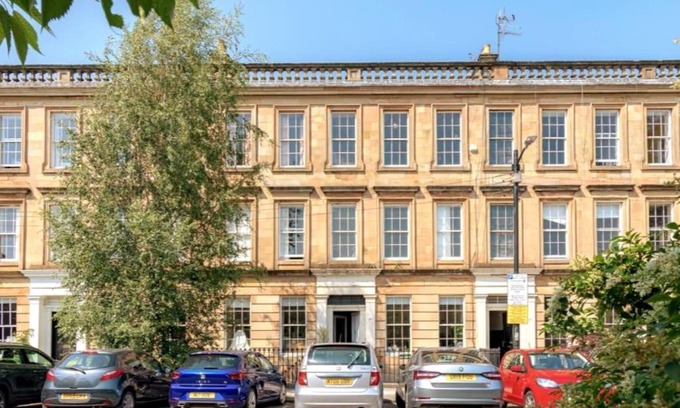 Glasgow Westend Apartment | Lovely 2 Bedroom Garden Flat in trendy West End.