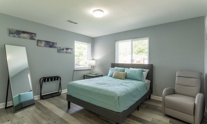 Covedale House | Lovely 2 bedroom home in a quiet safe neighborhood