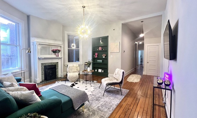Fan District Apartment | Lovely 2 bedroom in the middle of downtown Richmond