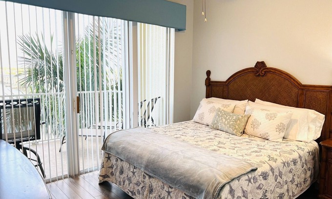 St. Petersburg - Clearwater Condo | Lovely 2 bedrooms condo with pool in Boca Ciega
