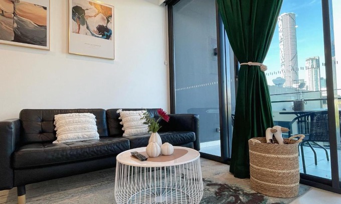 South Brisbane Apartment | Lovely 2 Beds Apt with City View at South Brisbane