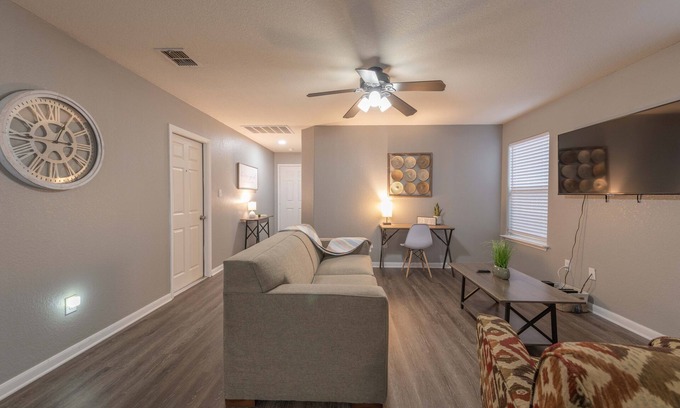 San Antonio House | Lovely 2BR/2BA gem close to Lackland AFB & Sea World