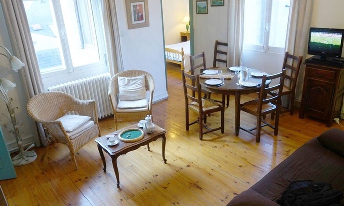 Bagneres-de-Luchon Apartment | Lovely 2BR Apartment for 7 with Wi-Fi and Parking in Luchon