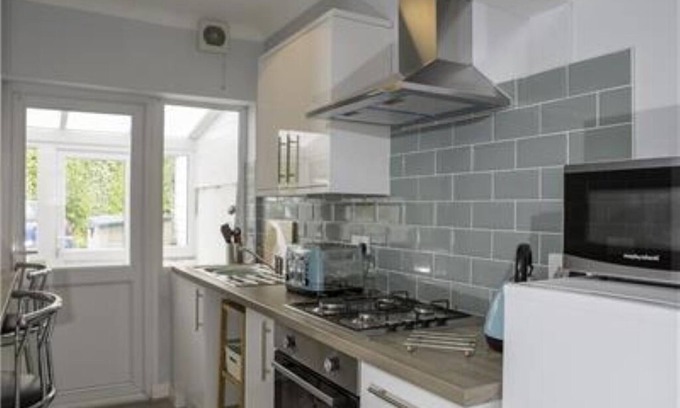 Warrington House | Lovely 3 bed, 2 bathroom house in the heart of Warrington Town Centre