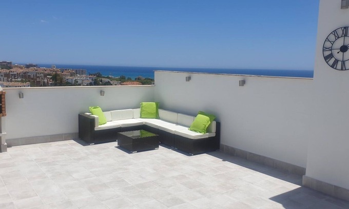 Torrequebrada Apartment | Lovely 3 bedroom Benalmadena Penthouse + solarium