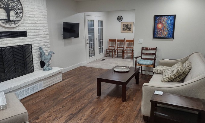 Tulsa House | Lovely 3 bedroom home near HardRock Casino Resort.