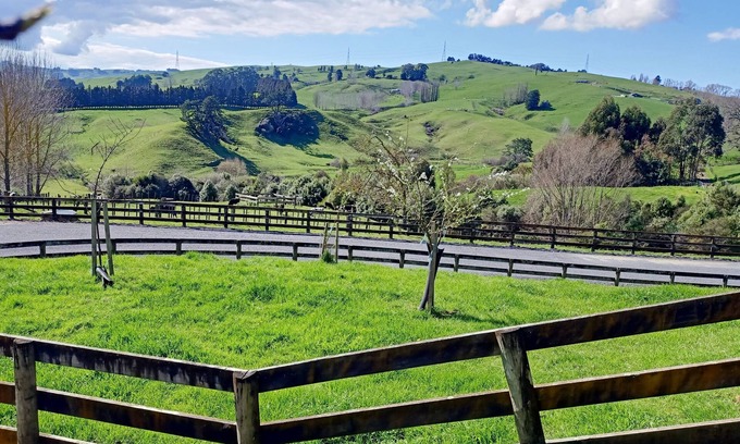 Karapiro Other | Lovely 3 Bedroom Quiet Home with Farm Views - 10 mins to Cambridge and Hobbiton