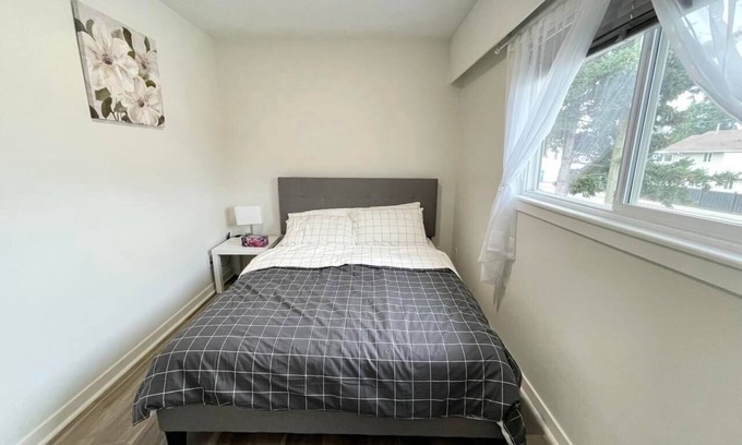 Mission House | Lovely 3-bedroom upper rental unit