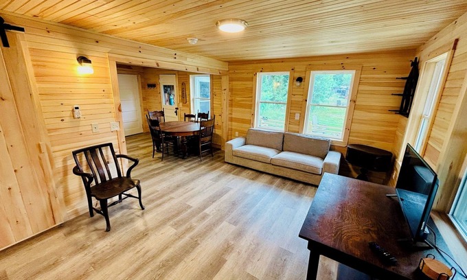 Dedham Cabin | Lovely 3BR Lakefront Cottage @ Jenkins Beach #1
