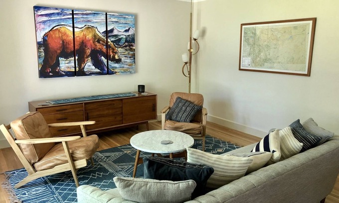 Rose Park House | Lovely 4 Bed 2 Bath house. Close to Downtown, River Trail, University & more!