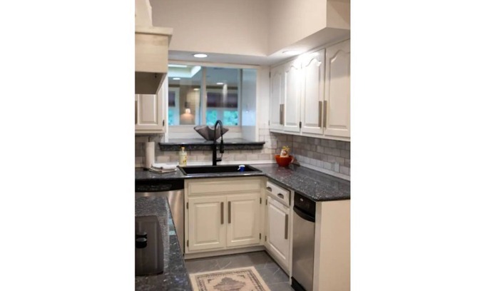 Scranton Apartment | Lovely 4 bedroom rental with spacious master suite