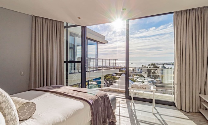 Camps Bay Villa | Lovely 6 Bedroom Villa with Breathtaking Views 17 Geneva