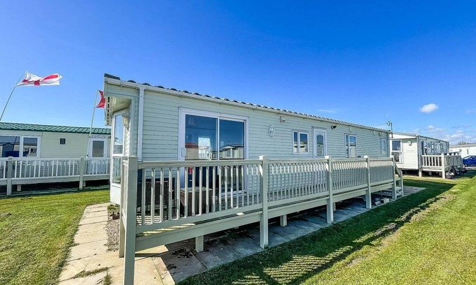 Ingoldmells House | Lovely 7 berth caravan with free WiFi in Skegness ref 67009L