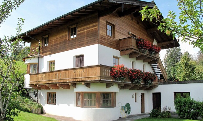 Sankt Johann in Tirol Apartment | Lovely apartment for 5 people with WIFI, TV, terrace, pets allowed, panoramic view and parking