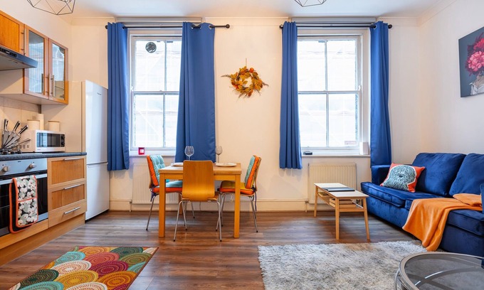 Soho Apartment | > Lovely AirConditioned One Bed in the Heart of Covent Garden <