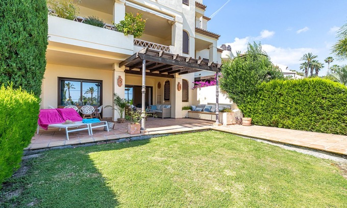 Altea la Vella Apartment | Lovely and comfortable apartment in Altea, on the Costa Blanca, Spain with communal pool for 4 persons