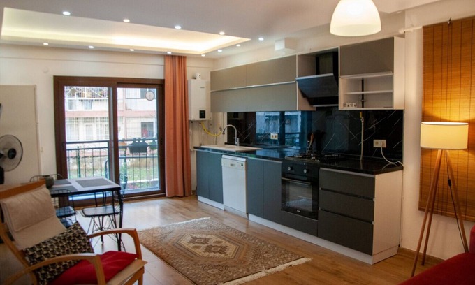 Karsiyaka Apartment | Lovely and Comfy Flat near Sea in Karsiyaka Izmir