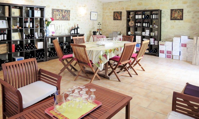 Jau-Dignac-et-Loirac House | Lovely apartment in villa for 5 guests with WIFI, TV and parking