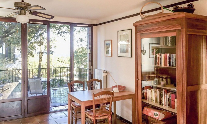 Le Brusc Apartment | Lovely apartment for 4 people with WIFI, TV, terrace, pets allowed and parking