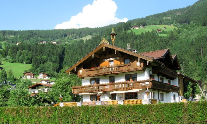 Ramsau im Zillertal Apartment | Lovely apartment for 5 guests with WIFI, TV and patio