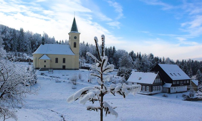Albrechtice v Jizerskych horach Apartment | Lovely apartment for 4 guests with WIFI, TV and balcony