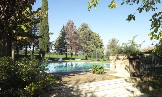 Colle di Val d'Elsa House | Lovely apartment in villa for 4 guests with pool, TV, patio and pets allowed