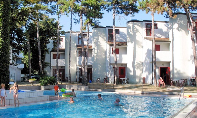 Lignano Pineta House | Lovely apartment in villa for 8 people with A/C, WIFI, pool, TV, patio and pets allowed