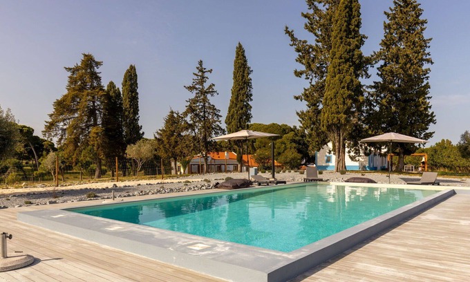 Sao Martinho Villa | Lovely apartment in villa for 7 people with A/C, pool, WIFI, TV, terrace and parking