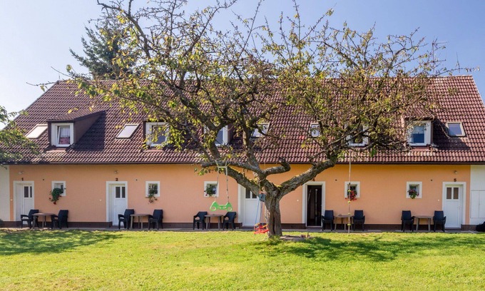 Rabyne Apartment | Lovely apartment for 5 people with WIFI, patio, pets allowed, panoramic view and parking