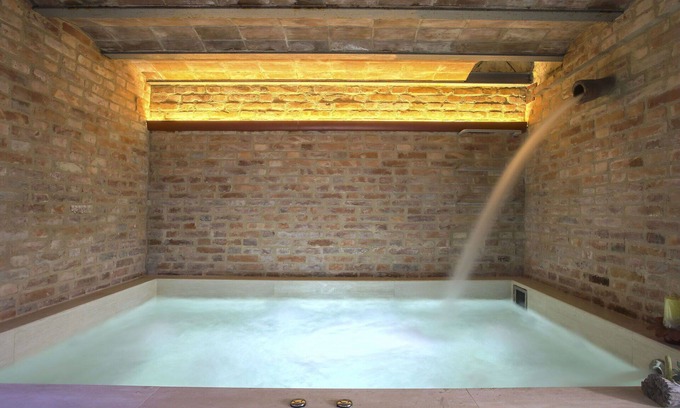 Pieve a Nievole Apartment | Lovely apartment for 4 people with WIFI, hot tub, pool, TV, patio, pets allowed and parking
