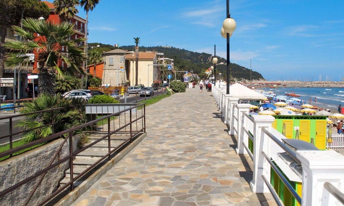 Andora Villa | Lovely apartment in villa for 4 people with WIFI, A/C, TV, terrace, pets allowed and parking