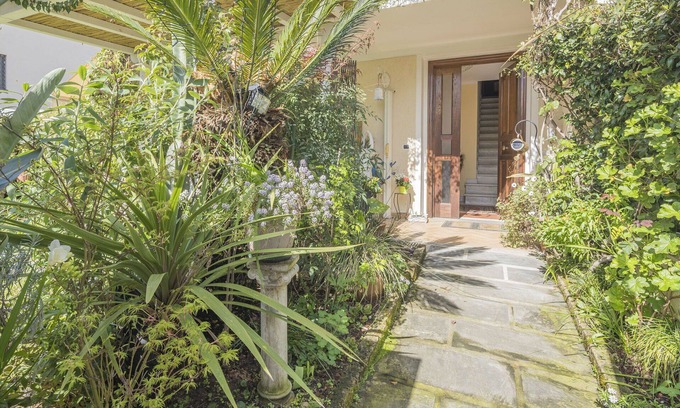 Seravezza Apartment | Lovely apartment for 6 people with hot tub, WIFI, A/C, balcony and pets allowed