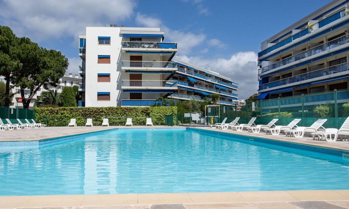 Cros-de-Cagnes Apartment | Lovely apartment for 4 people with WIFI, A/C, pool, TV, terrace and pets allowed