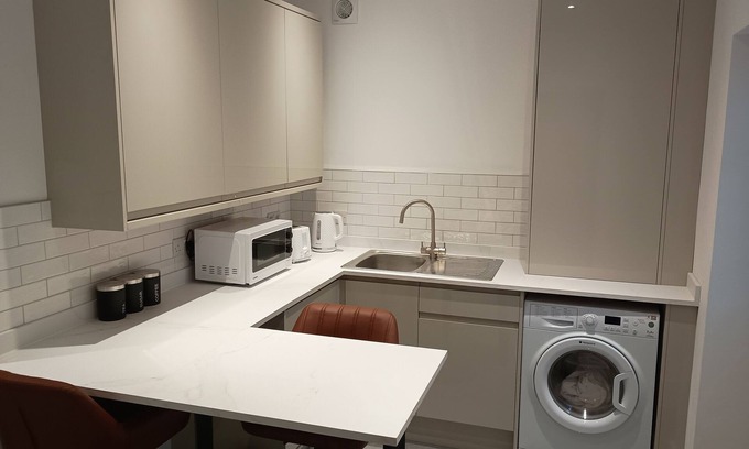 Horsforth Apartment | Lovely apartment close to Leeds Bradford Airport and Leeds Trinity University.